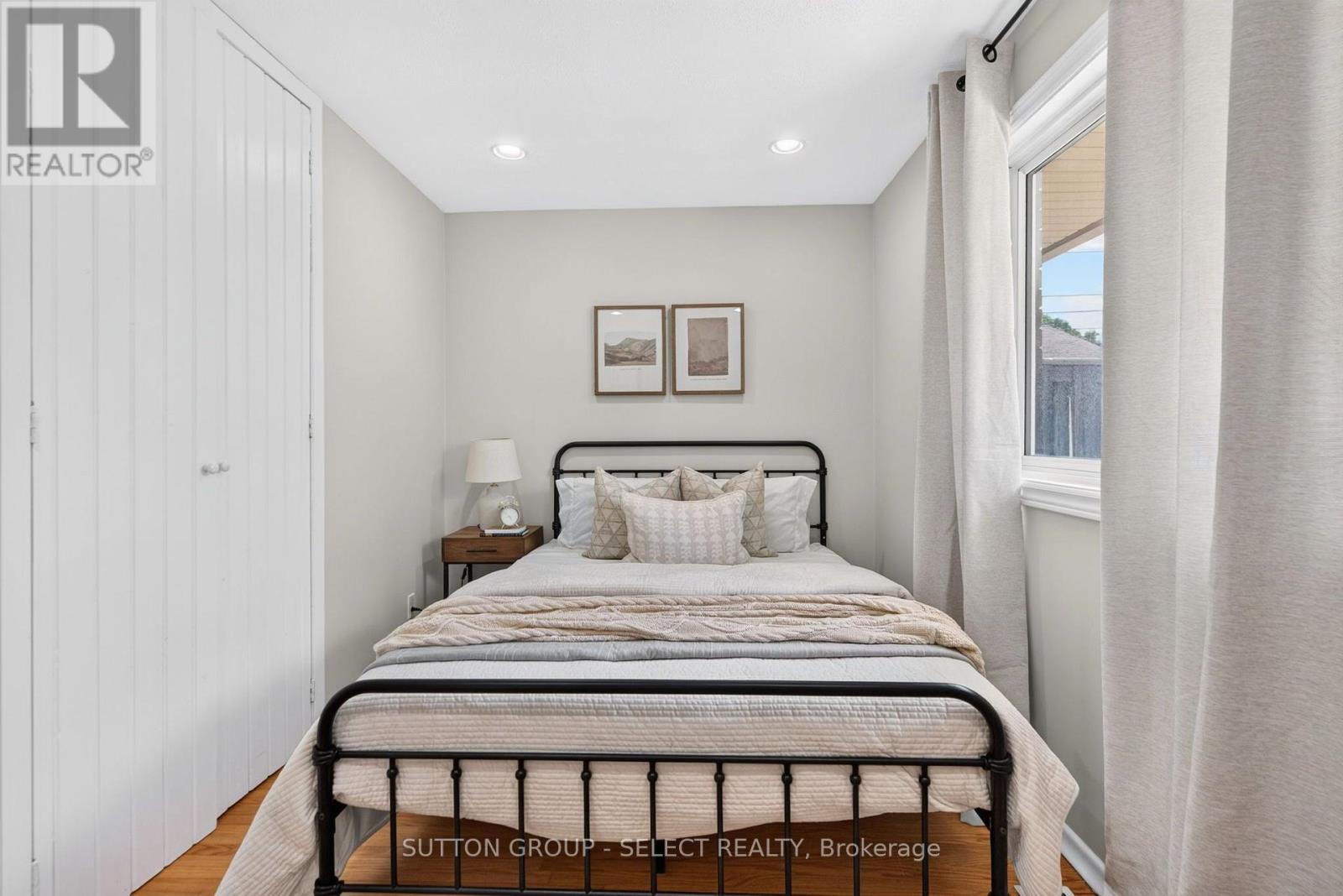 198 ARLINGTON CRESCENT - 13