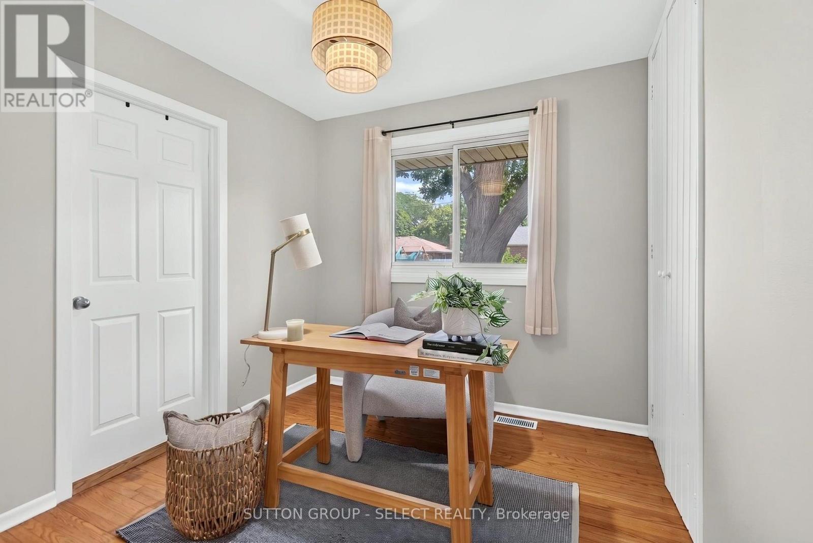 198 ARLINGTON CRESCENT - 14