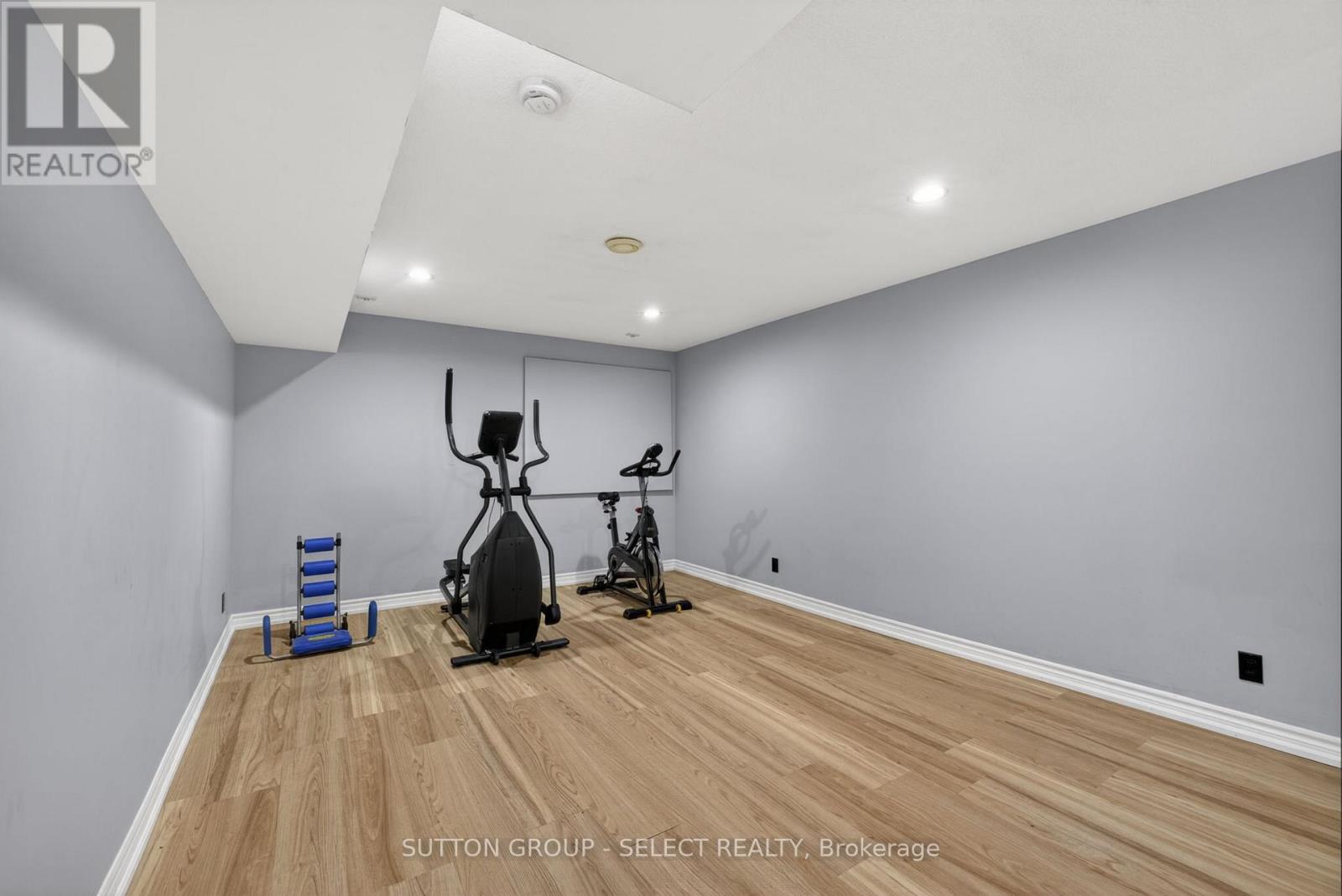 198 ARLINGTON CRESCENT - 16