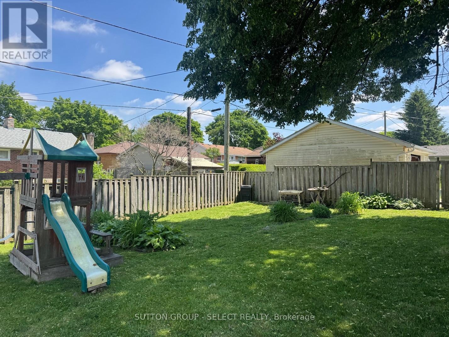 198 ARLINGTON CRESCENT - 25