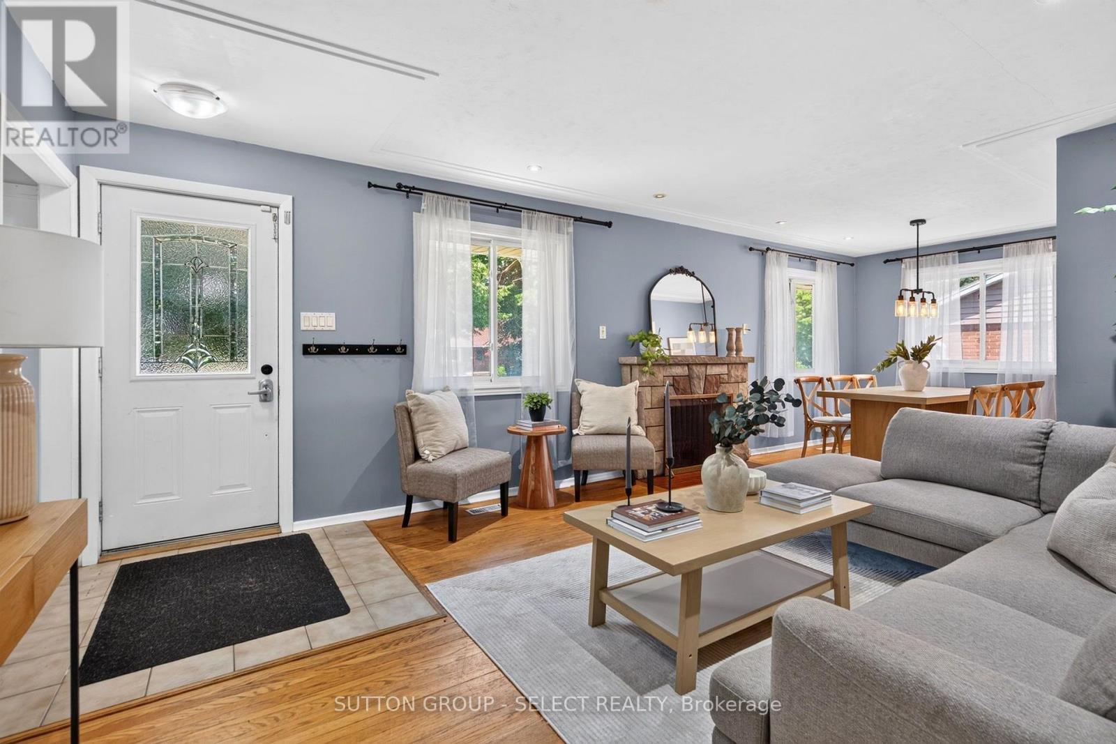 198 ARLINGTON CRESCENT - 4
