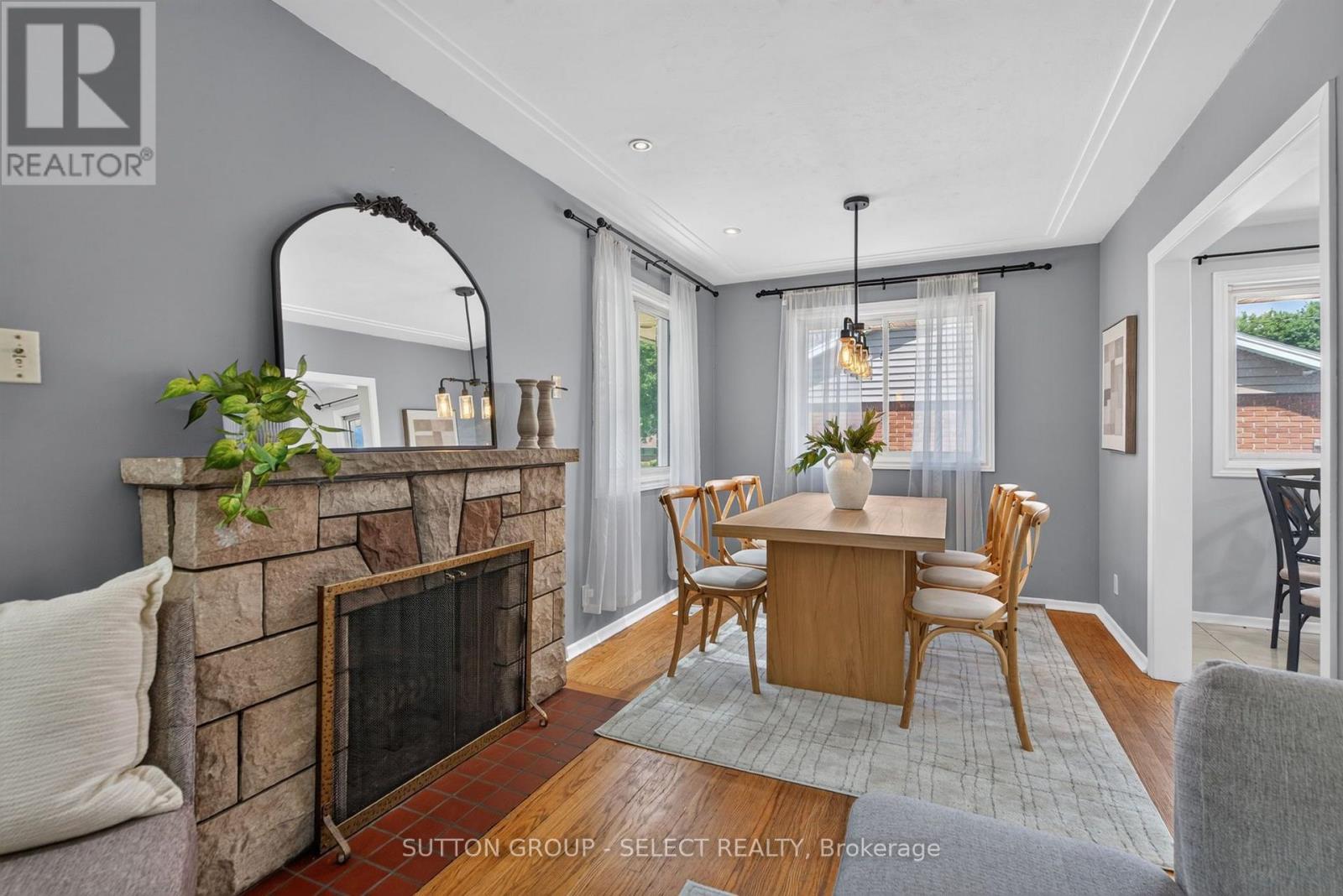 198 ARLINGTON CRESCENT - 7