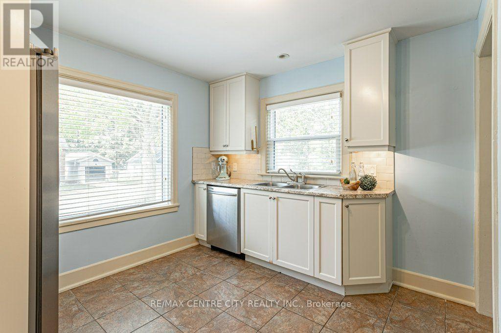 53 CLIFTONVALE AVENUE - 10
