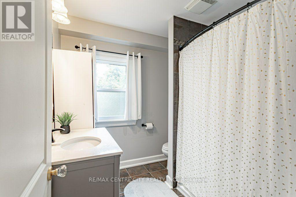 53 CLIFTONVALE AVENUE - 13