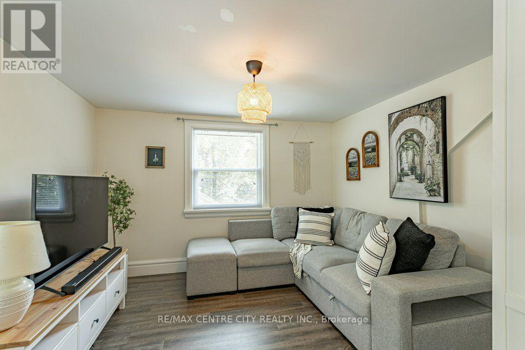 53 CLIFTONVALE AVENUE - 15