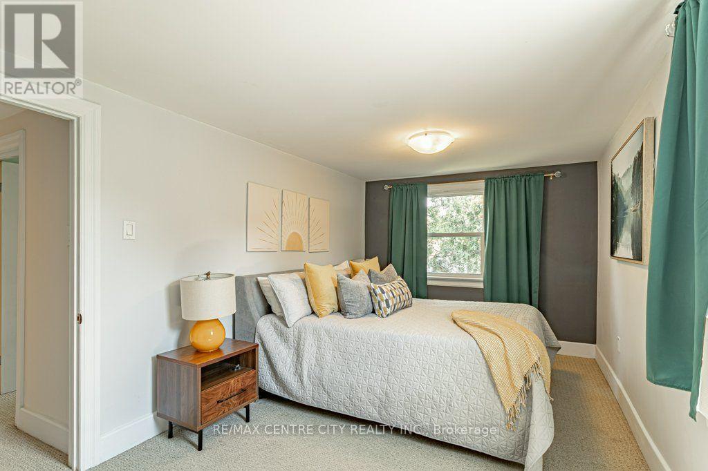 53 CLIFTONVALE AVENUE - 17