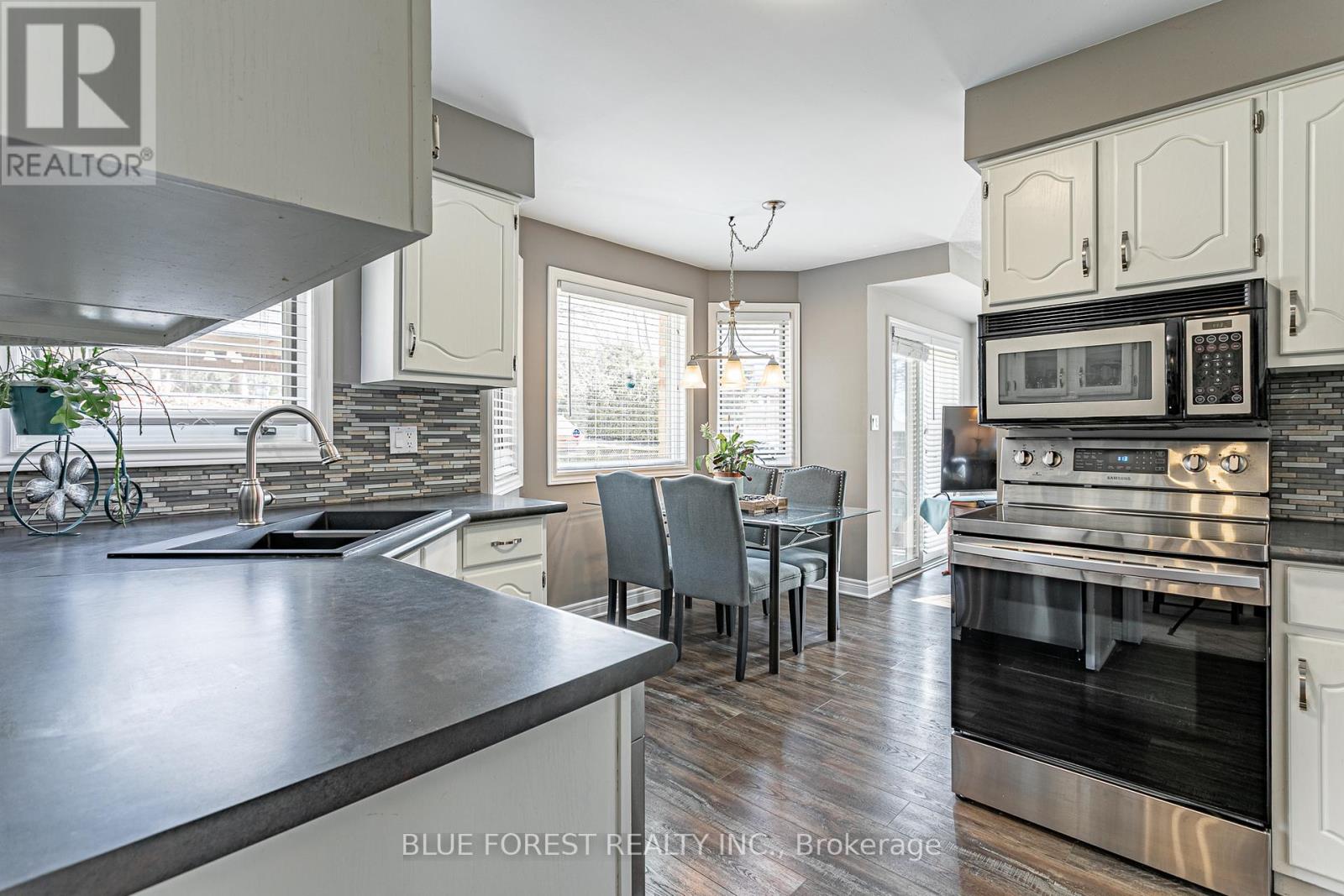14 ERIC DRIVE - Image 11