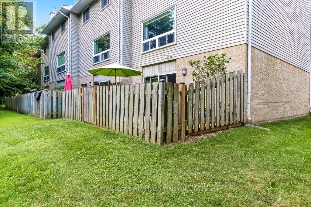 #12 1990 WAVELL STREET - 22