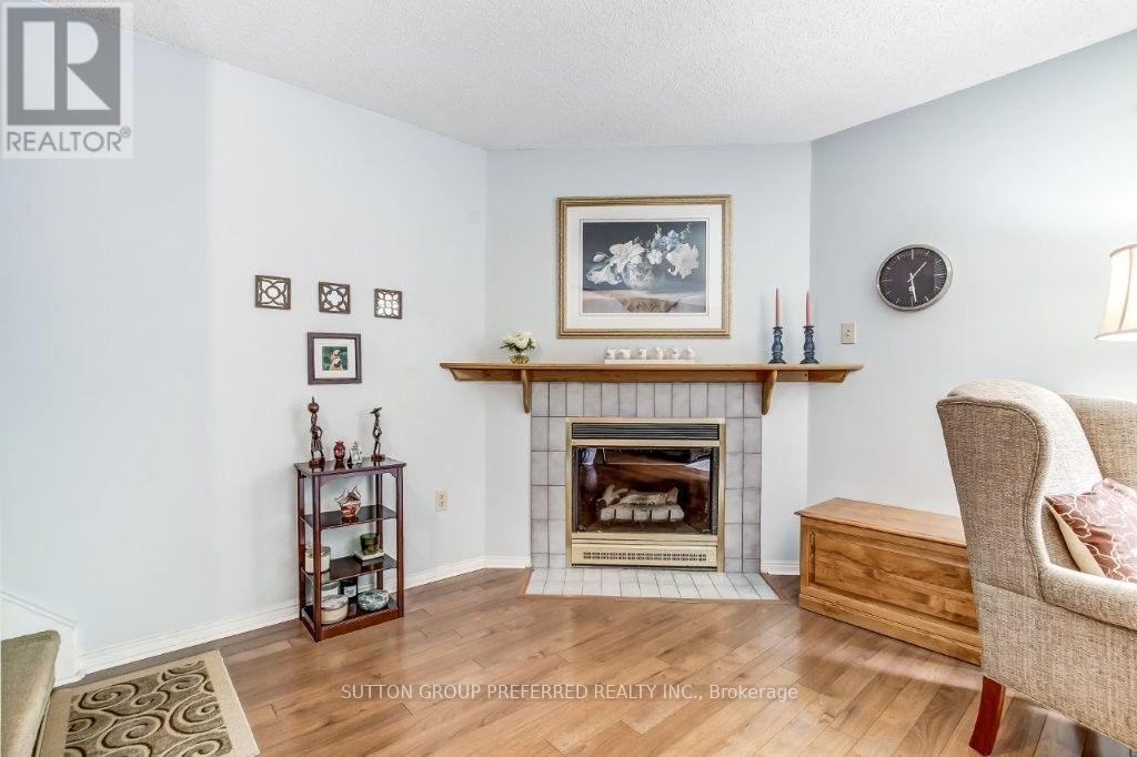 #12 1990 WAVELL STREET - 8