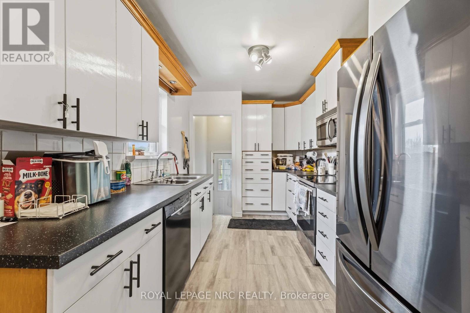 7101 ROGER CRESCENT - 12
