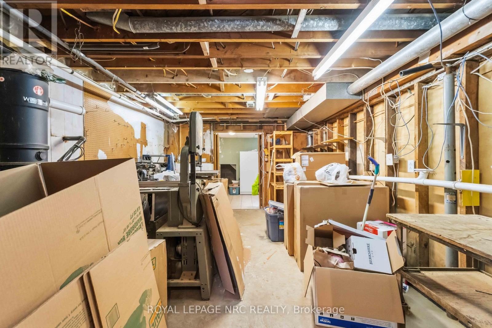 7101 ROGER CRESCENT - 32
