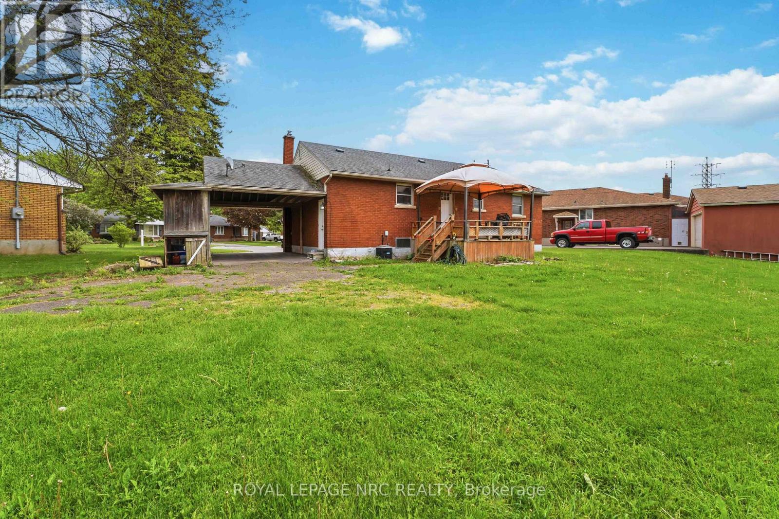 7101 ROGER CRESCENT - 37