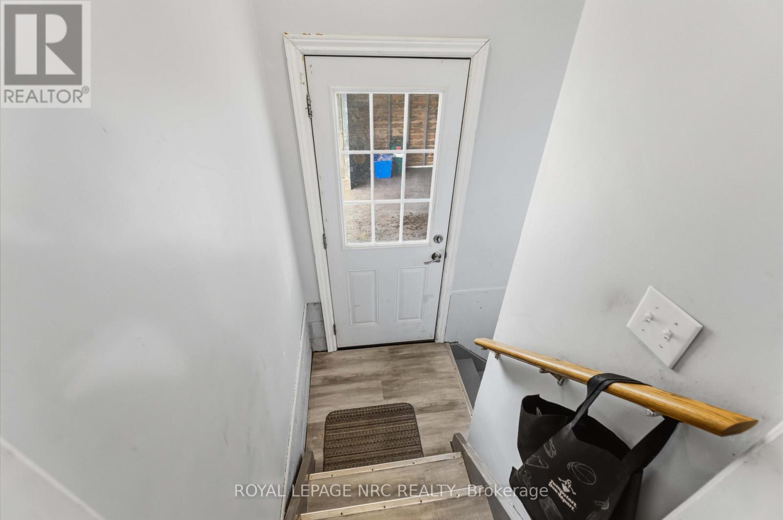 7101 ROGER CRESCENT - 16
