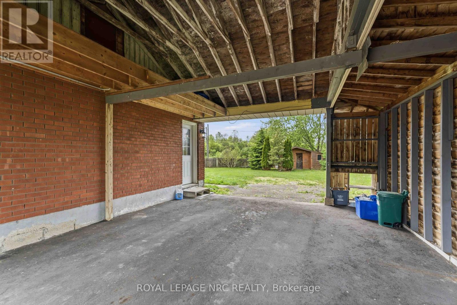 7101 ROGER CRESCENT - 34