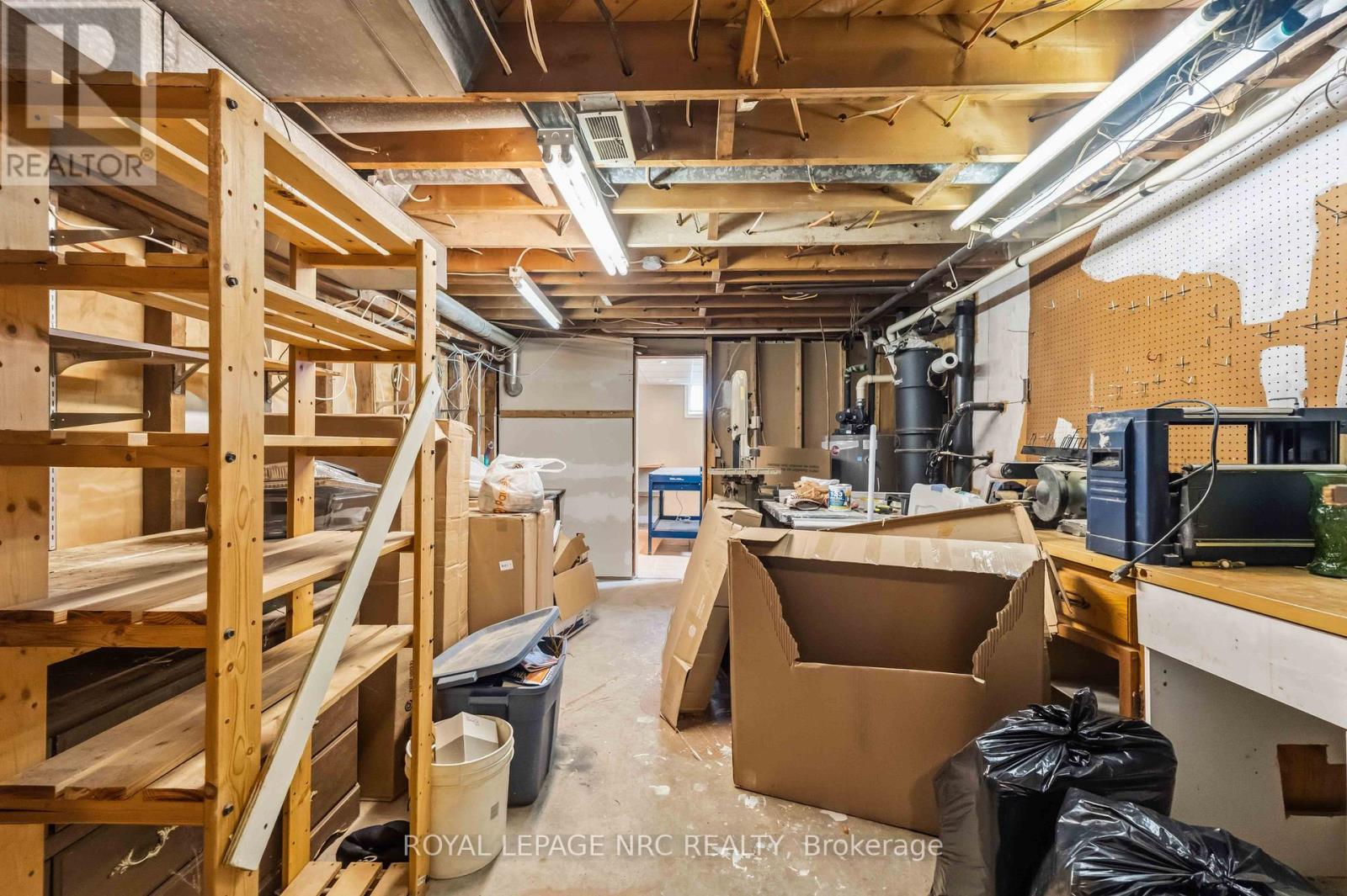 7101 ROGER CRESCENT - 33