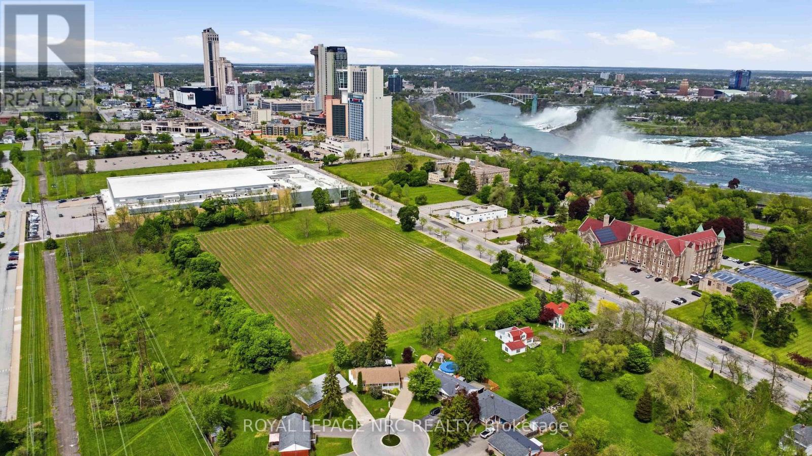 7101 ROGER CRESCENT - 43