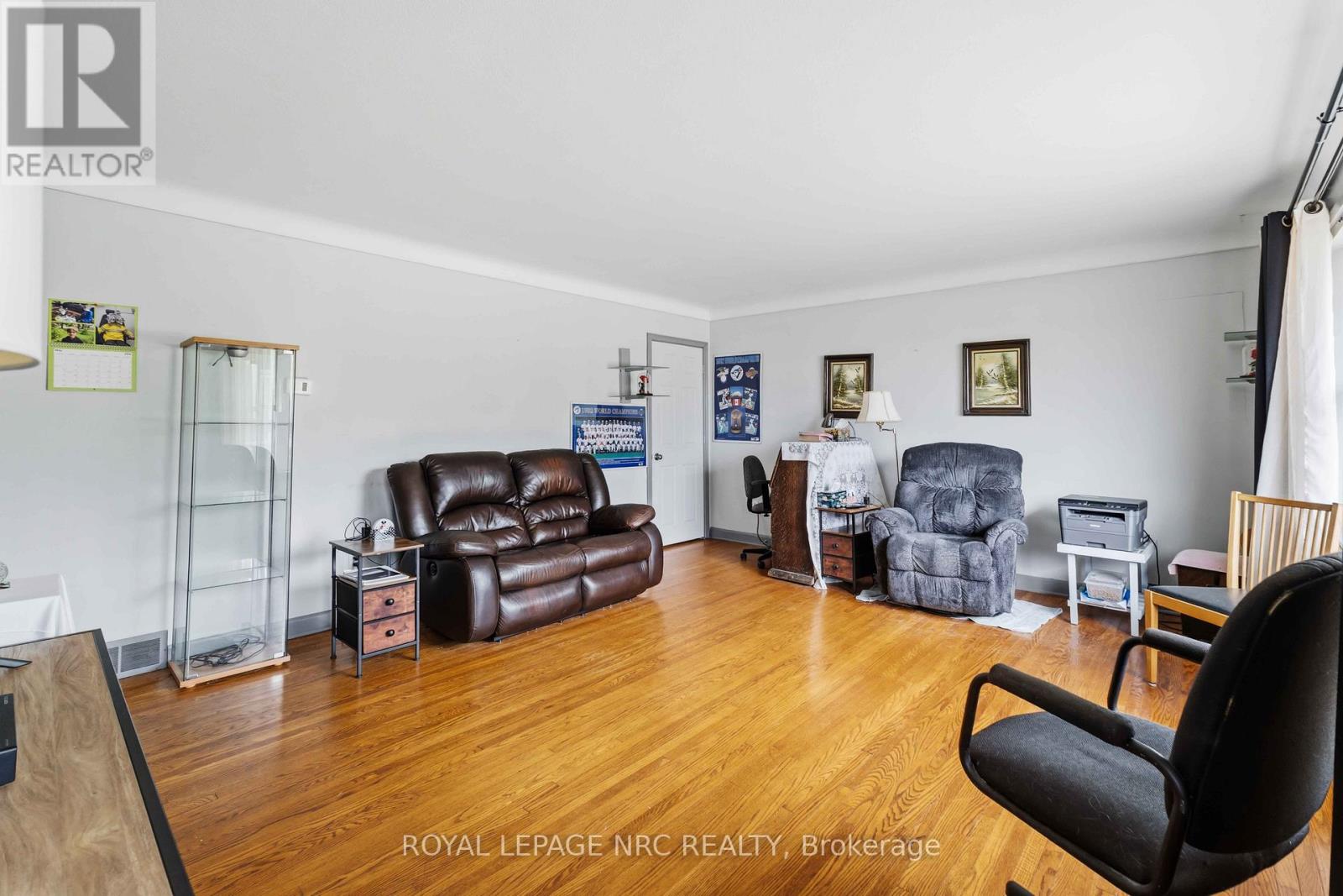 7101 ROGER CRESCENT - 7