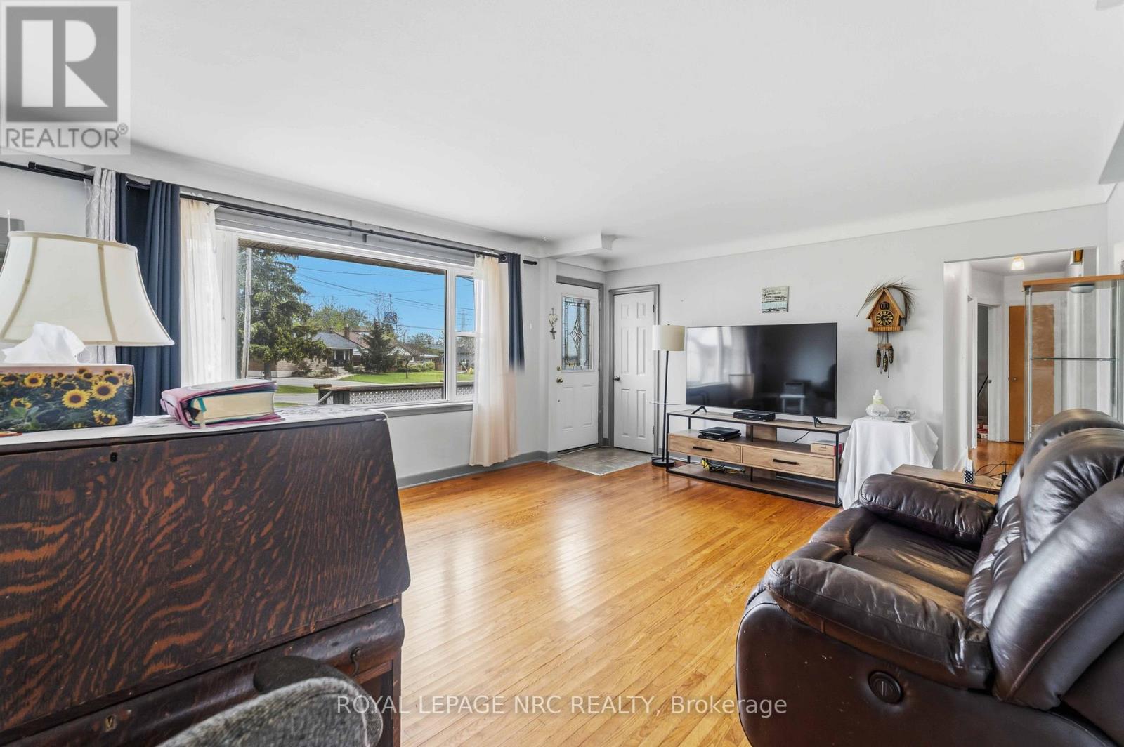 7101 ROGER CRESCENT - 8