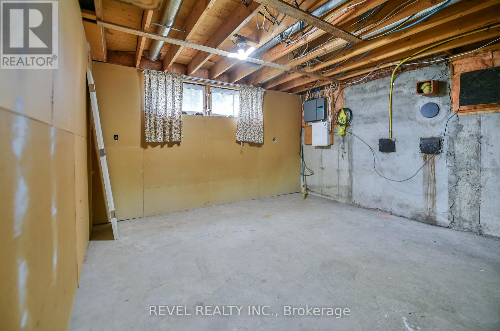 1330 CHENIER AVENUE - 27