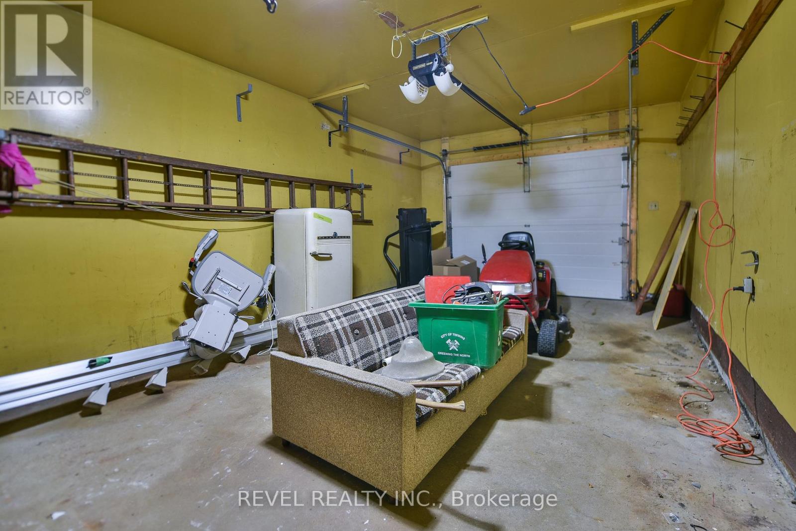 1330 CHENIER AVENUE - 32