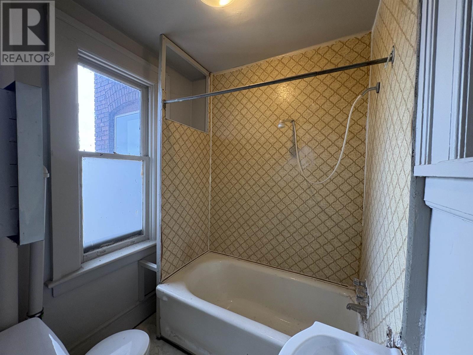 230 Brodie ST N - 19