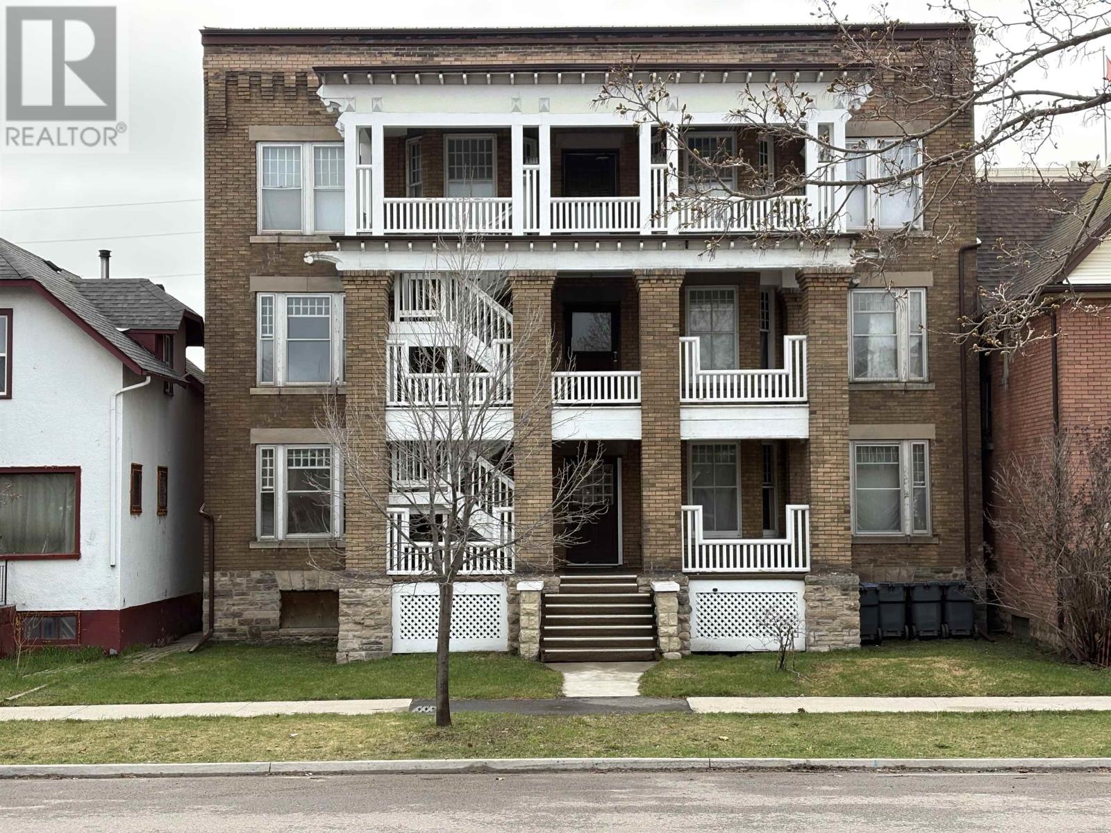 230 Brodie ST N - 1