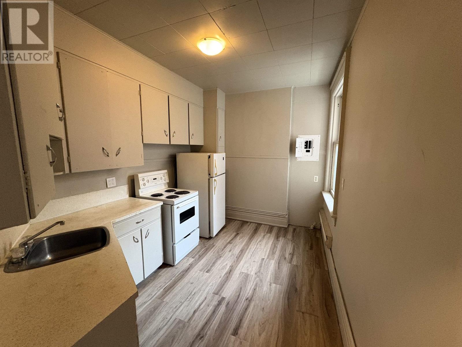 230 Brodie ST N - 13