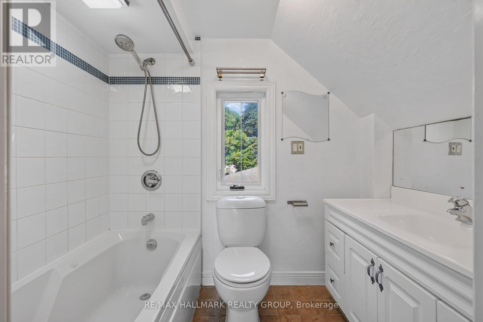 2 Bed, 2 Bath House for Sale in Ottawa – 115 SHERBROOKE AVENUE, Ottawa – MLS# X13542390 - Image 20