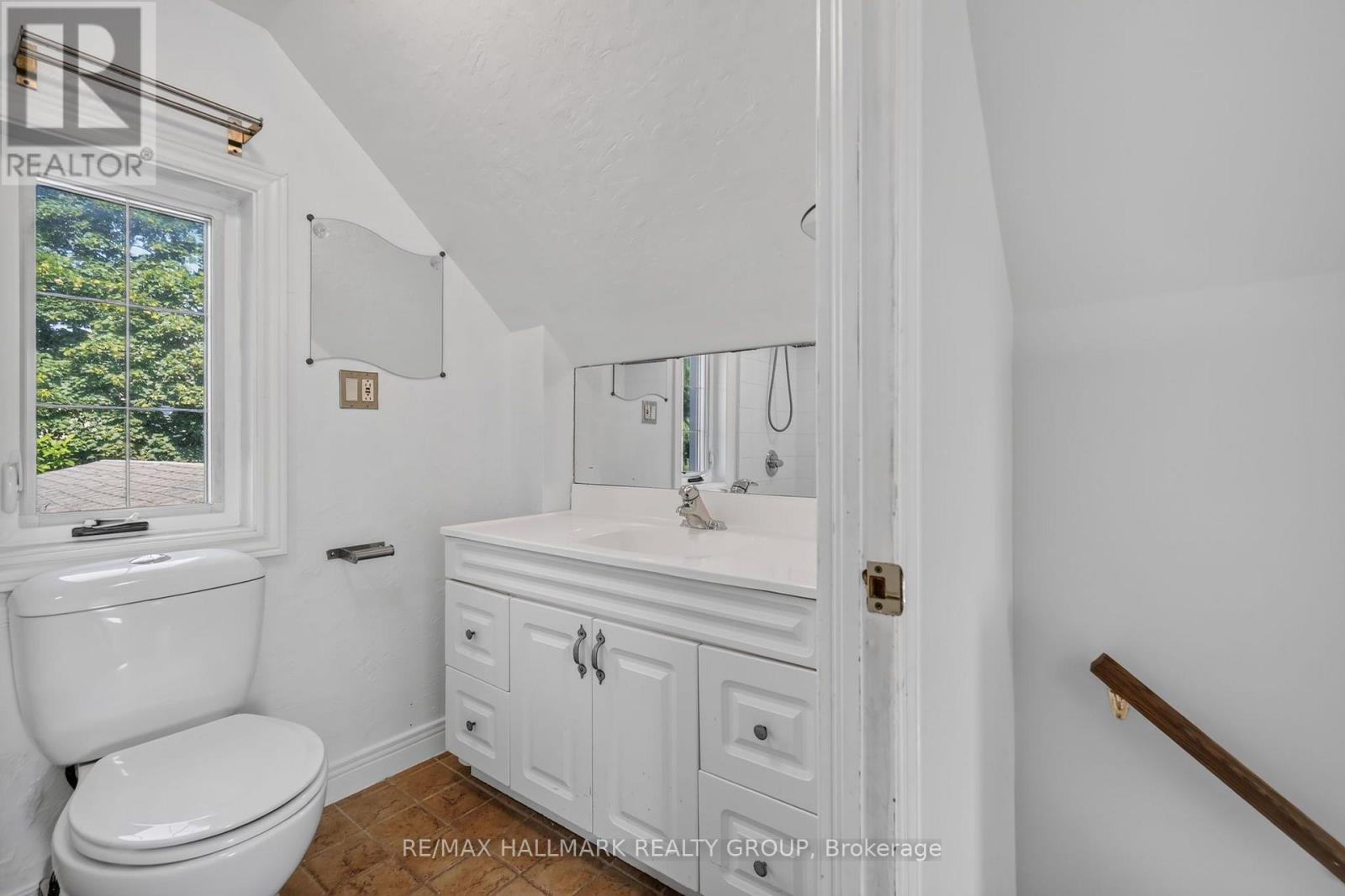 2 Bed, 2 Bath House for Sale in Ottawa – 115 SHERBROOKE AVENUE, Ottawa – MLS# X13542390 - Image 21