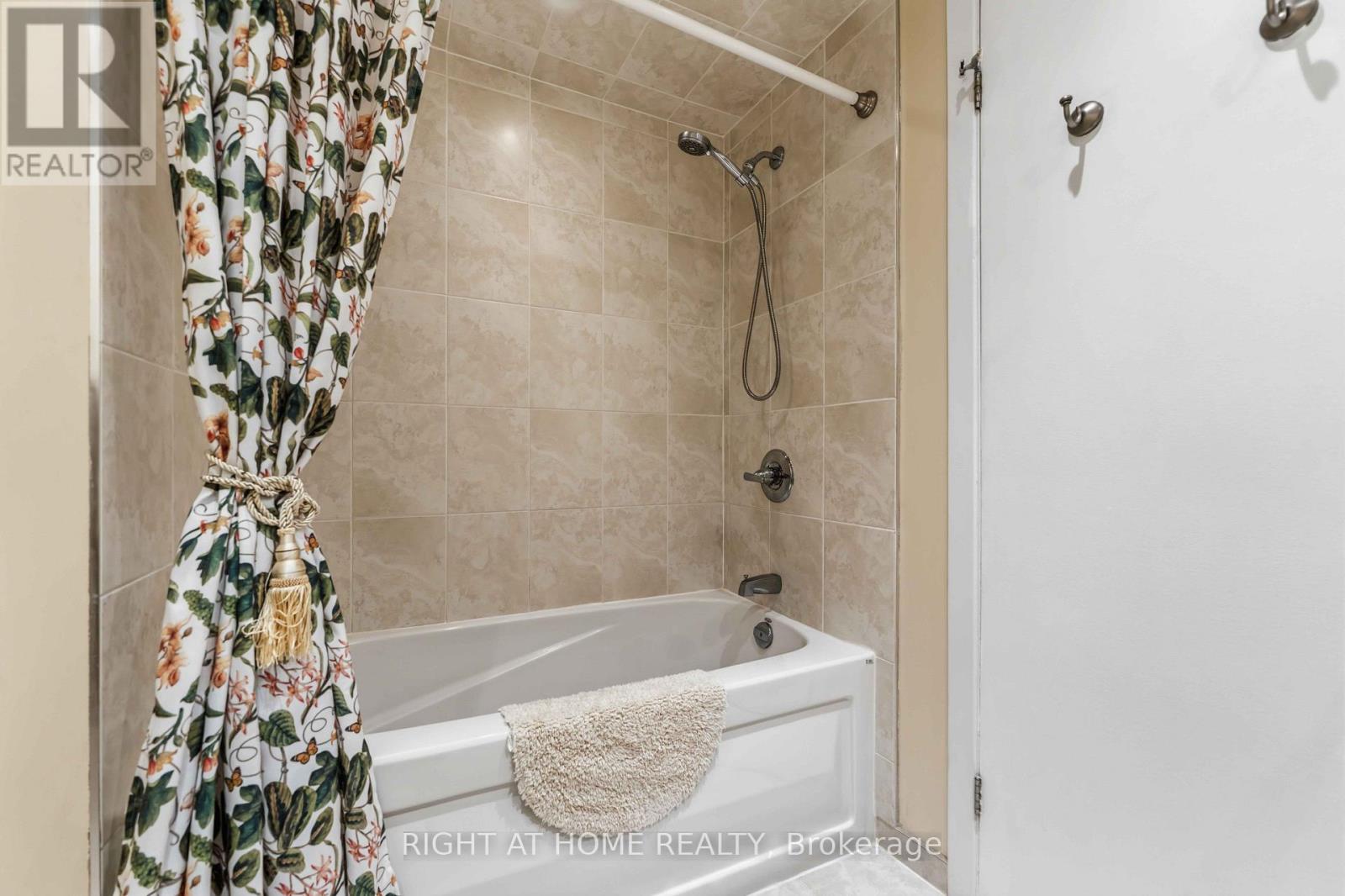 3 Bed, 4 Bath House for Sale in Ottawa – F – 12 OFFENBACH LANE, Ottawa – MLS# X13542398 - Image 15