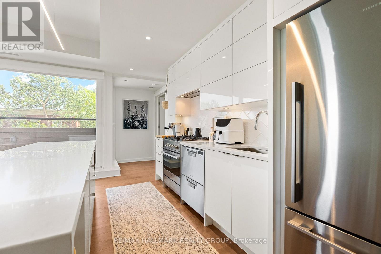 #207 135 BARRETTE STREET - 13