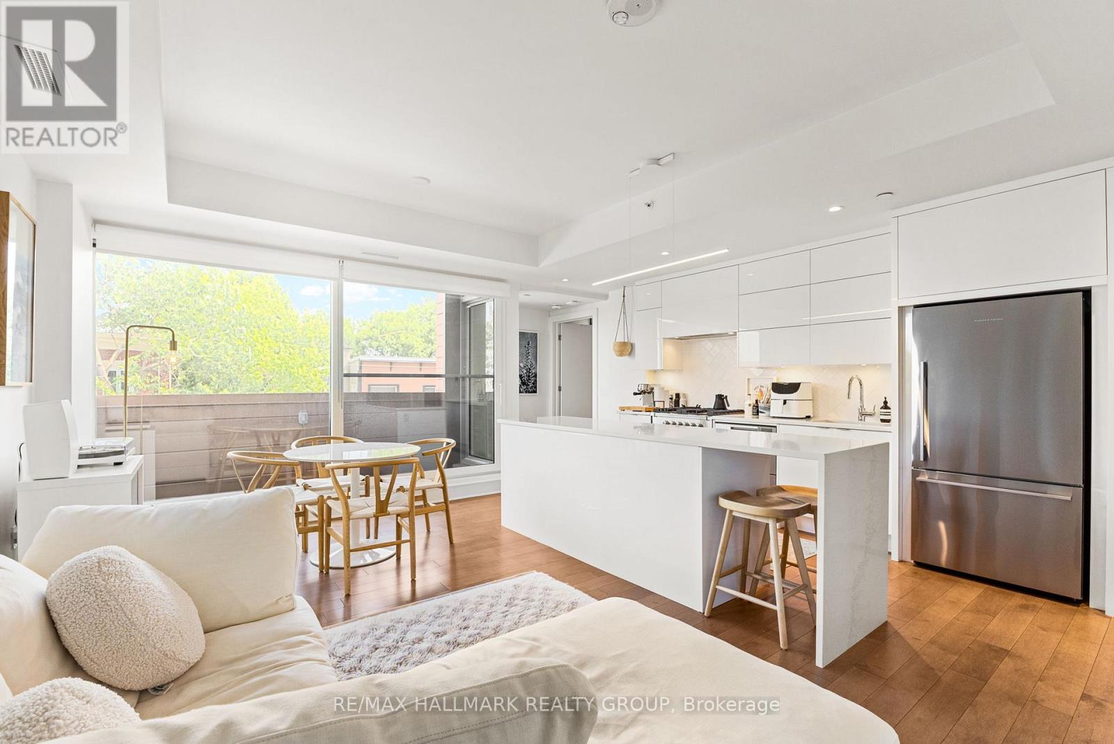 #207 135 BARRETTE STREET - 18
