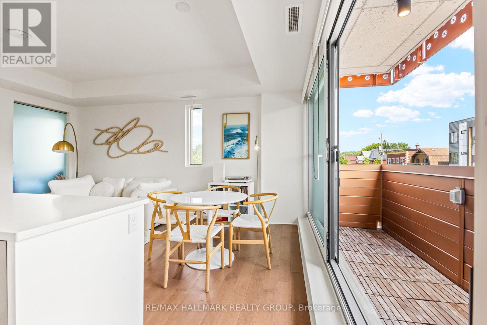#207 135 BARRETTE STREET - 20