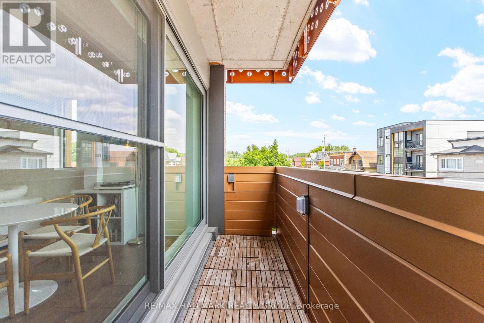 #207 135 BARRETTE STREET - 21