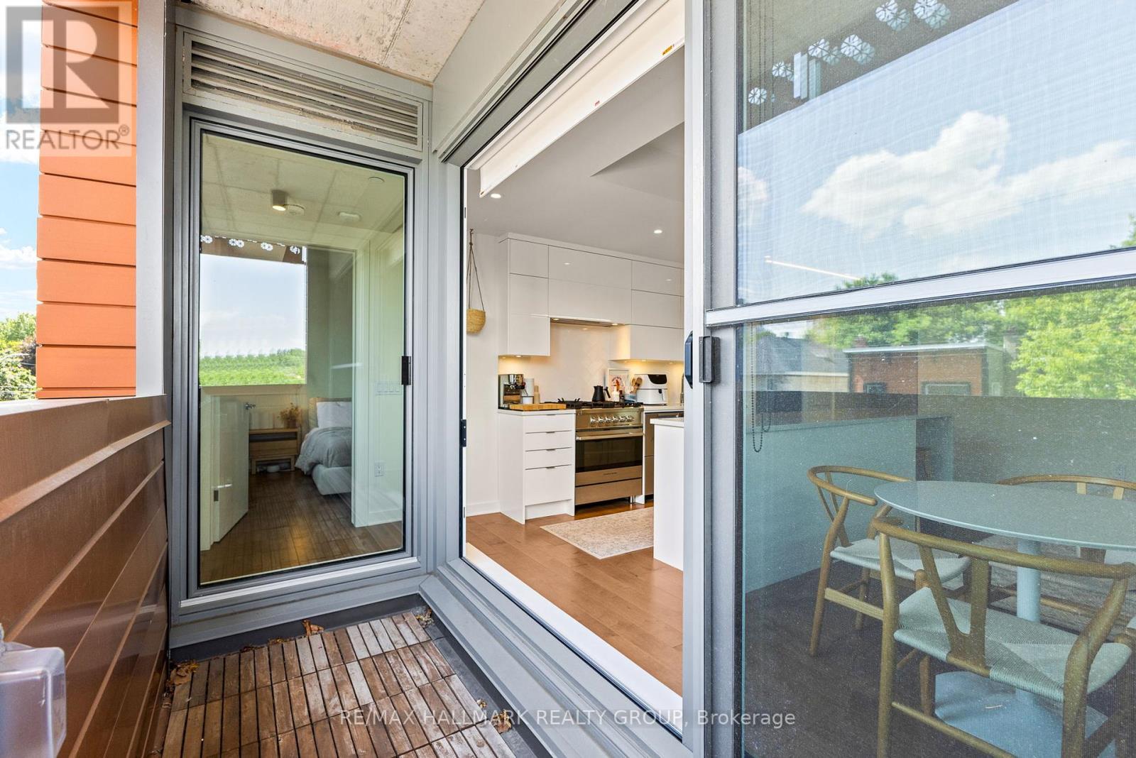 #207 135 BARRETTE STREET - 22