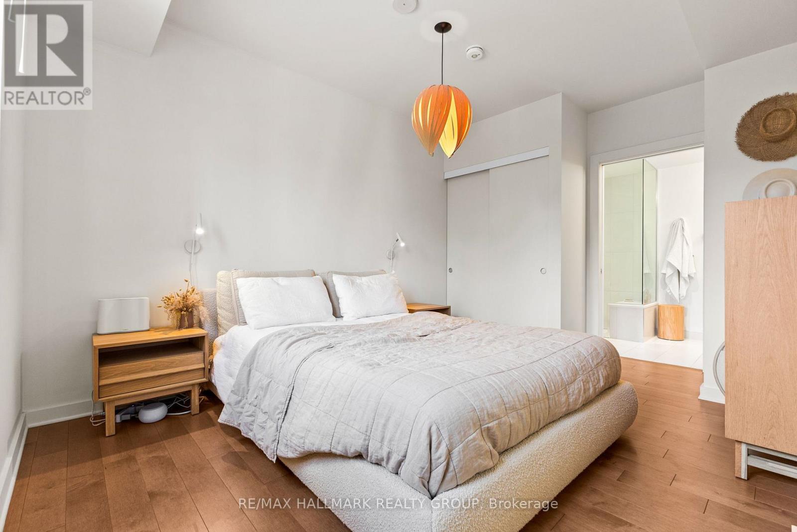 #207 135 BARRETTE STREET - 23