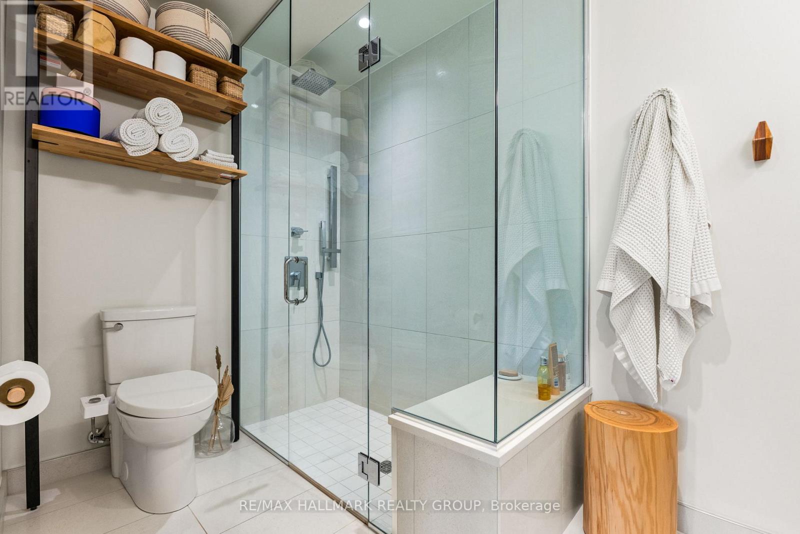 #207 135 BARRETTE STREET - 27