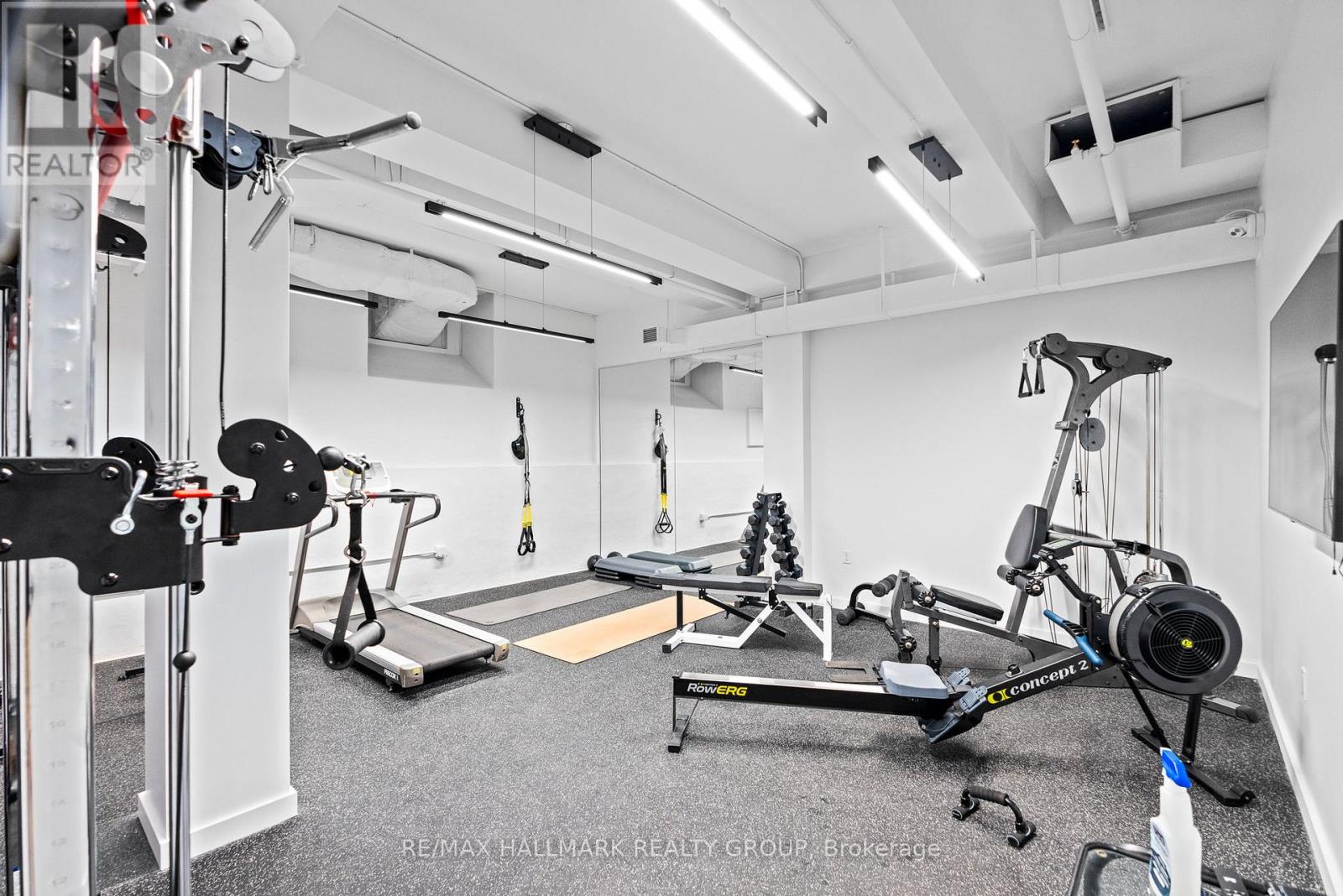 #207 135 BARRETTE STREET - 37