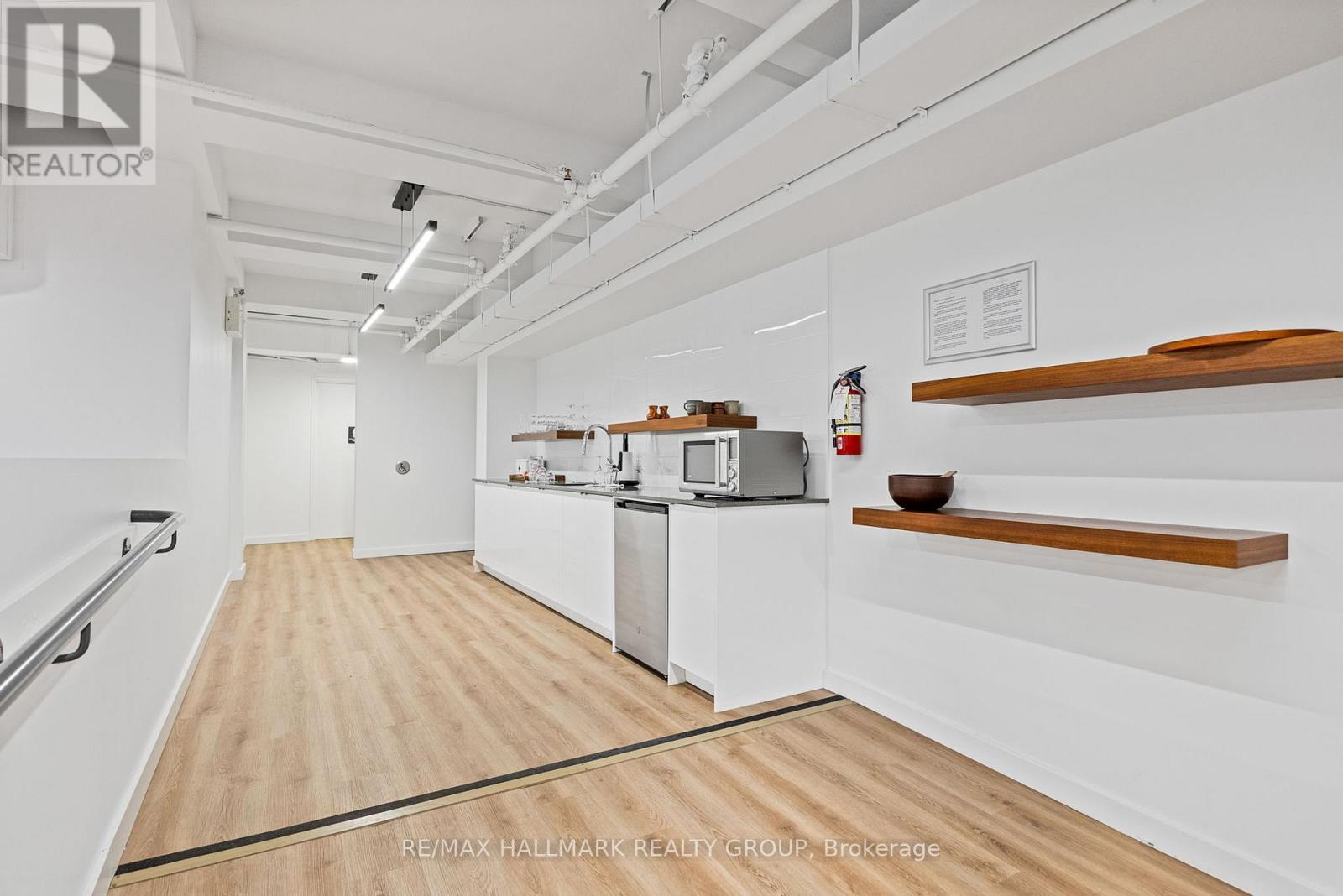 #207 135 BARRETTE STREET - 39