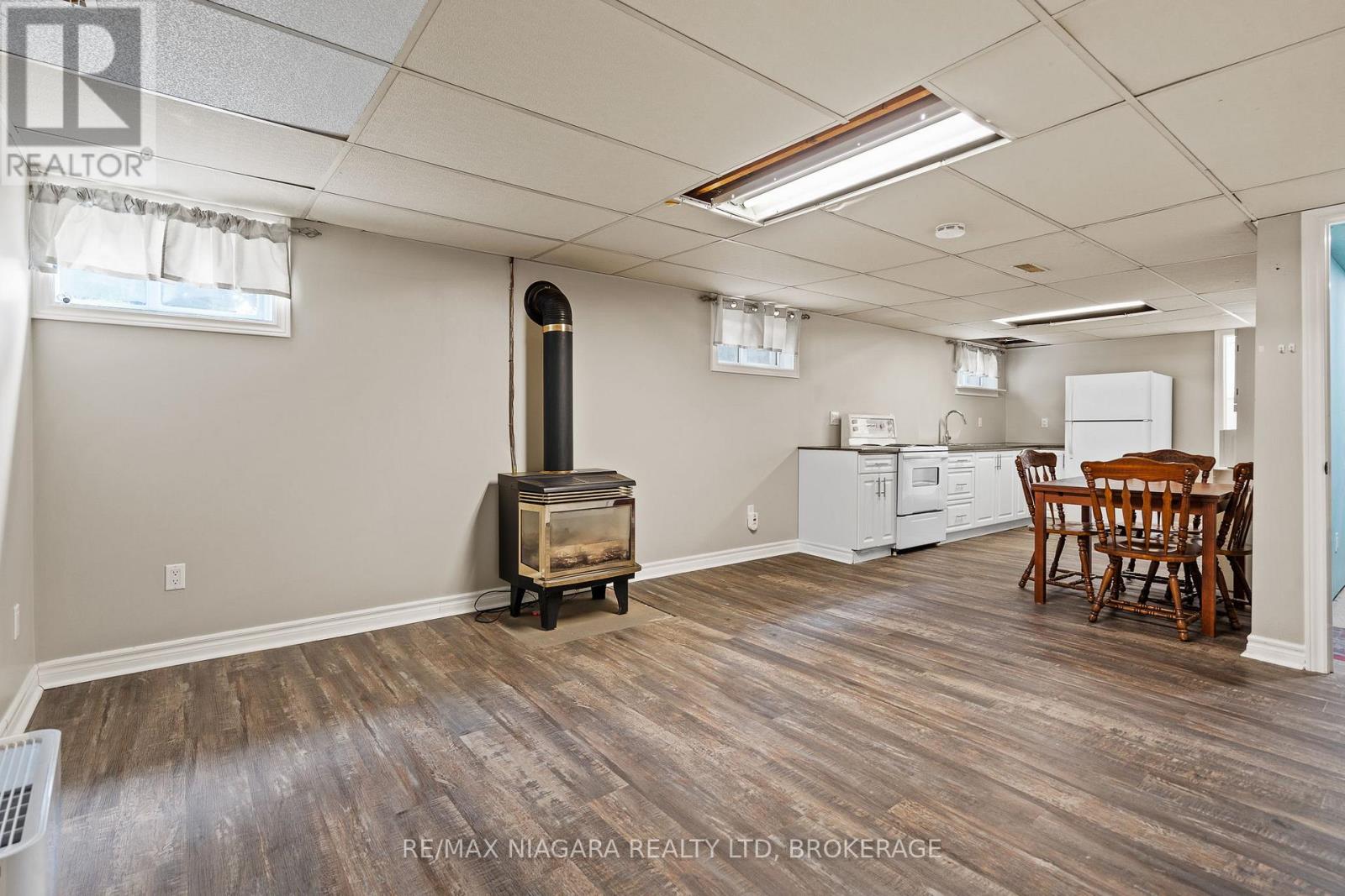 696 CLARE AVENUE - 14