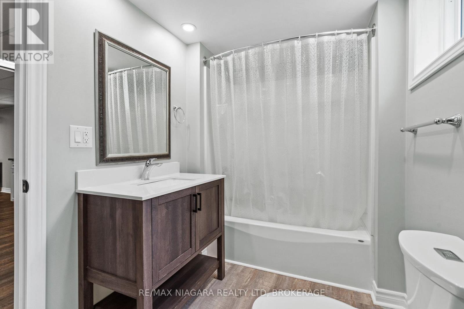 696 CLARE AVENUE - 16
