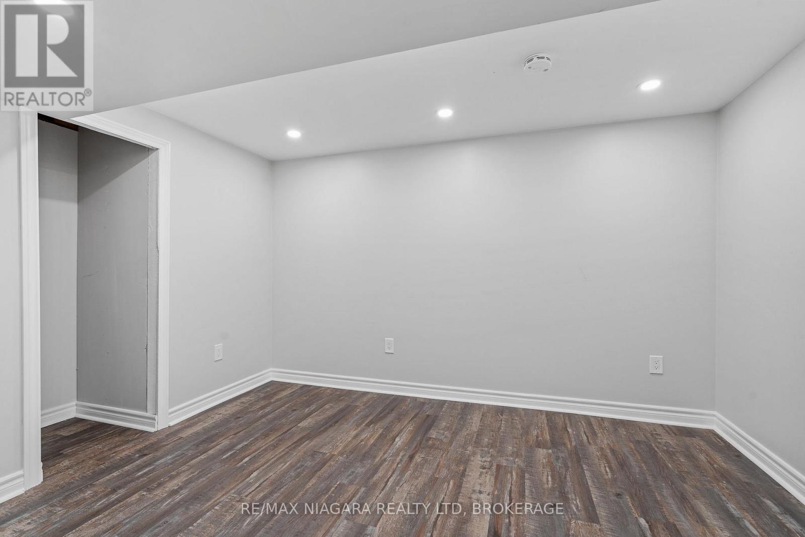 696 CLARE AVENUE - 18