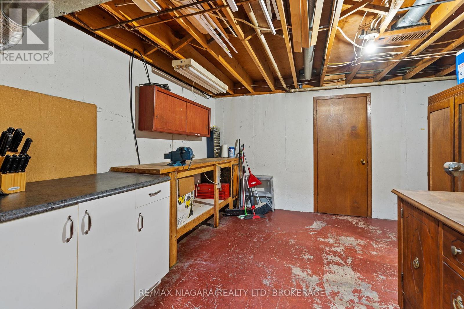 696 CLARE AVENUE - 19