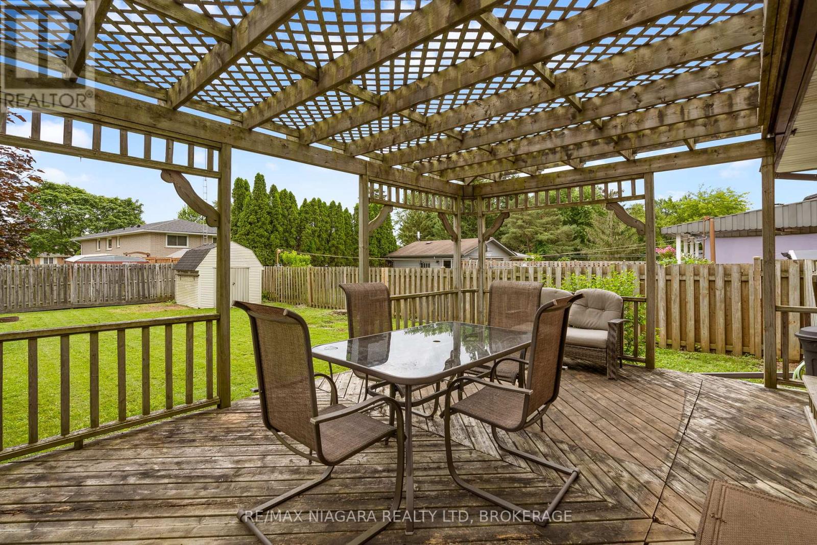 696 CLARE AVENUE - 23
