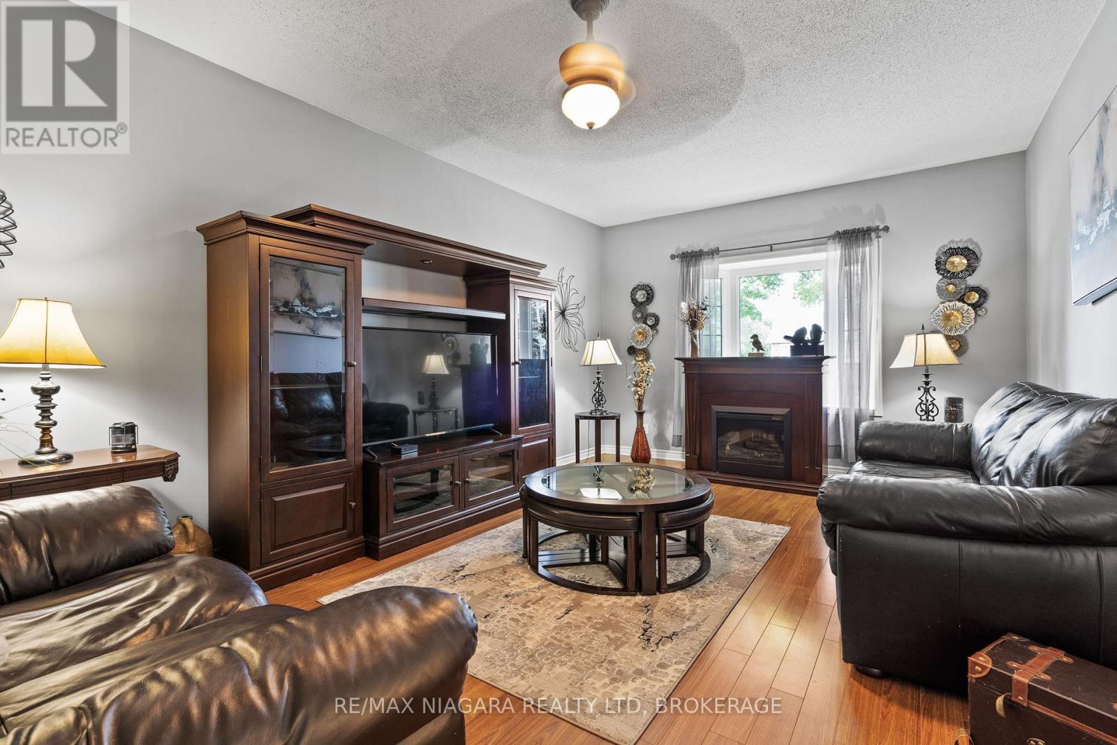 696 CLARE AVENUE - 3
