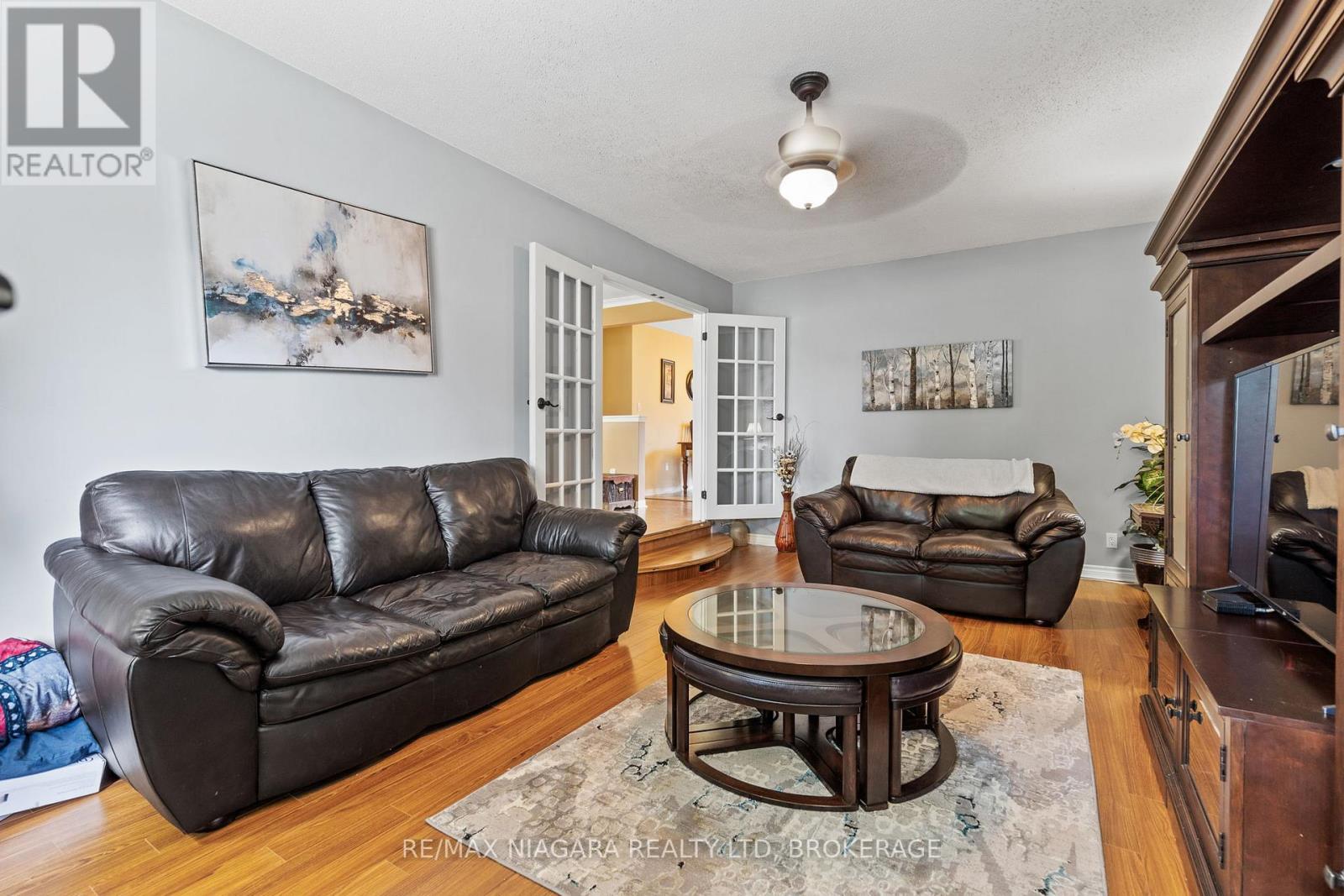 696 CLARE AVENUE - 4