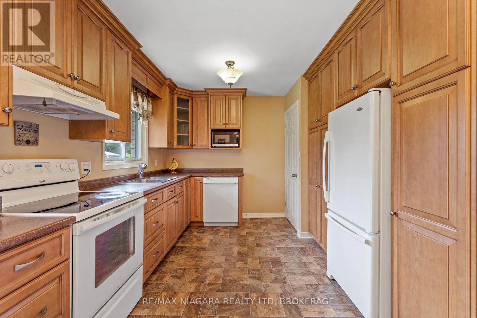 696 CLARE AVENUE - 8