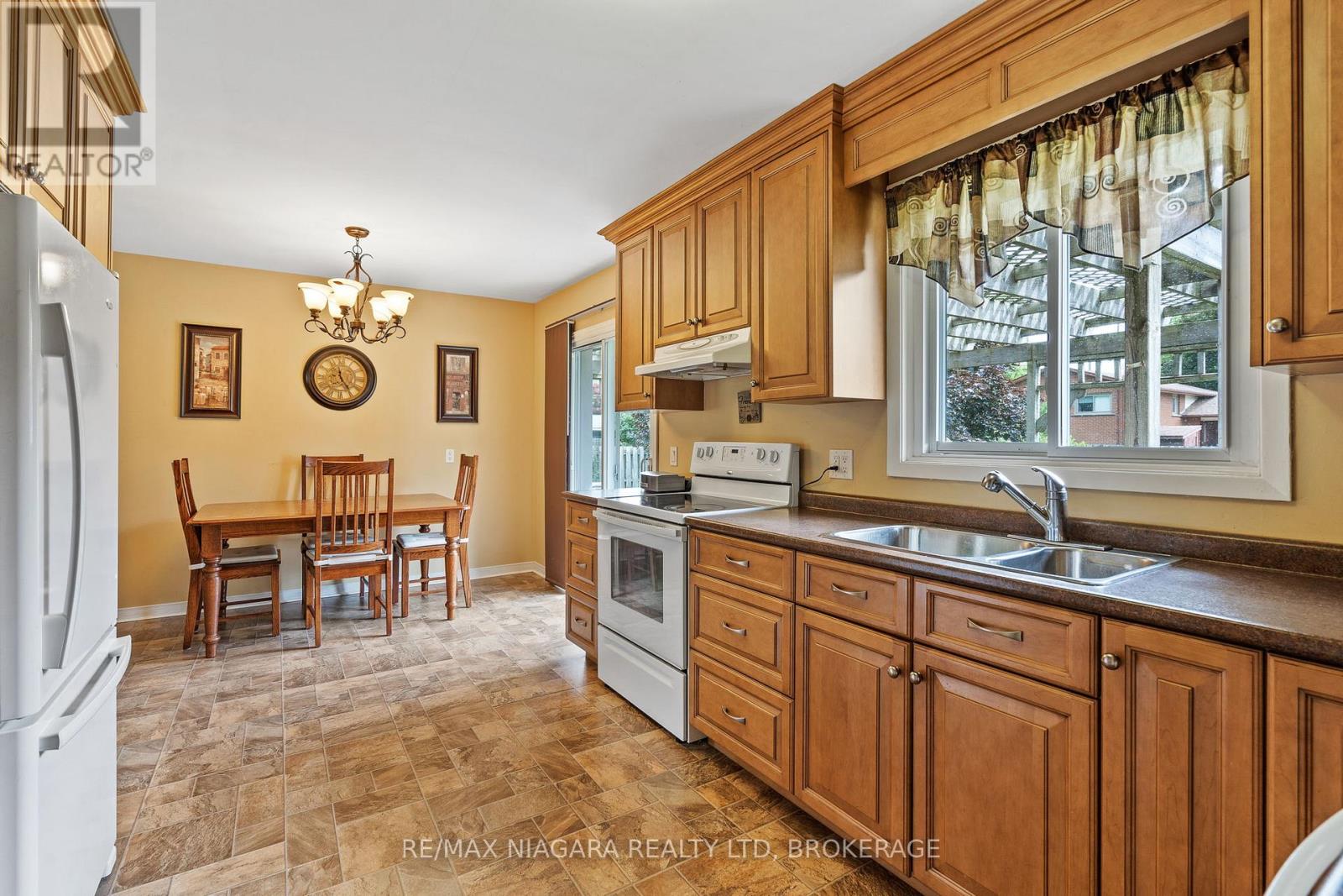 696 CLARE AVENUE - 9