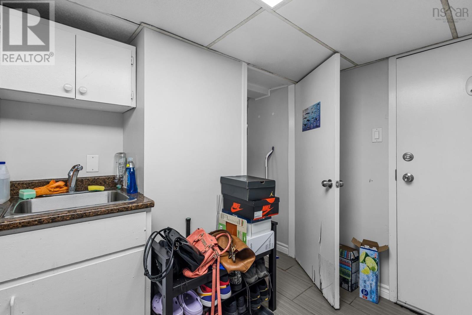 1394 Edward Street - 25
