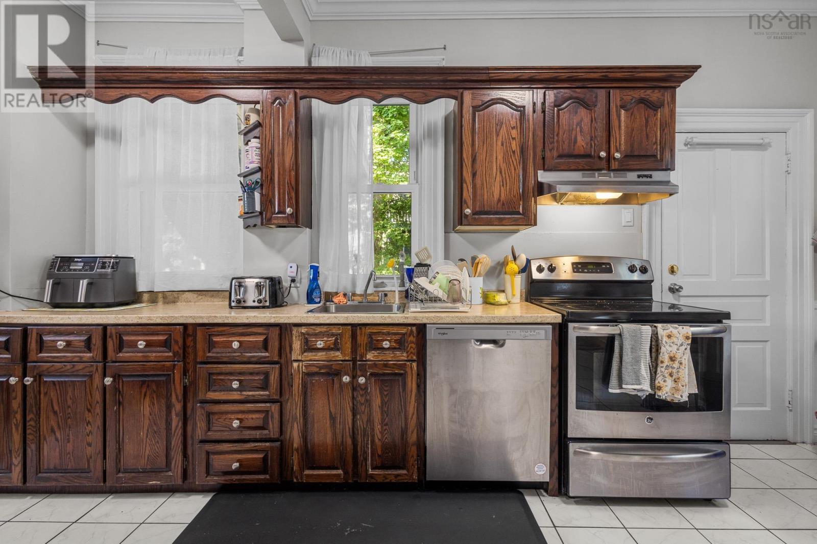 1394 Edward Street - 6